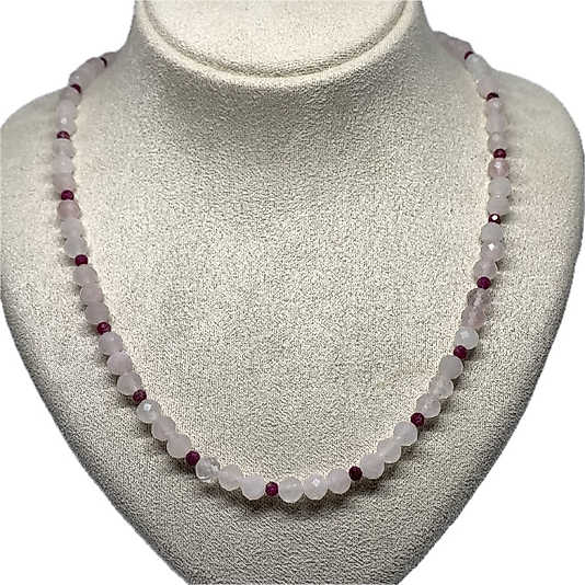 Pembe Kuvars & Yakut Kolye